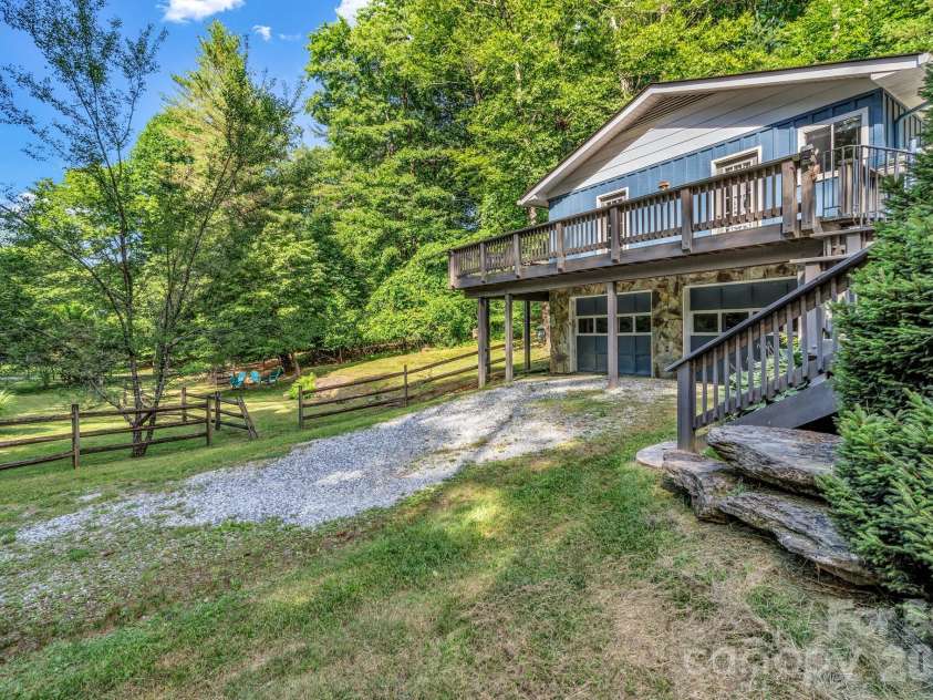 125 Hondah Boulevard, Brevard, NC 28712.  MLS# CAR4395240, YatesRealty ID 32363. 
