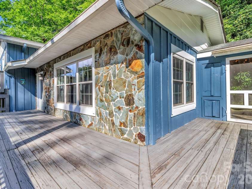 125 Hondah Boulevard, Brevard, NC 28712.  MLS# CAR4395240, YatesRealty ID 32363. 