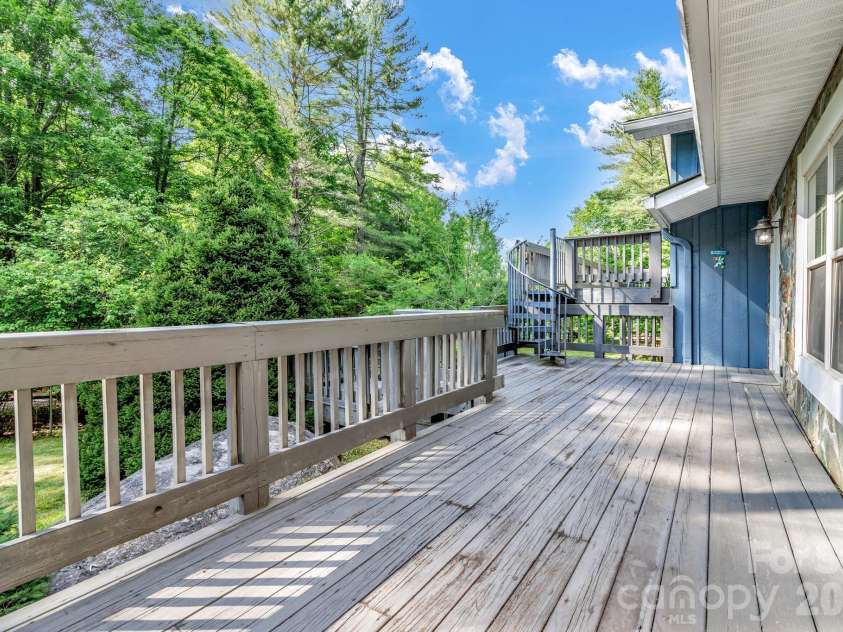 125 Hondah Boulevard, Brevard, NC 28712.  MLS# CAR4395240, YatesRealty ID 32363. 
