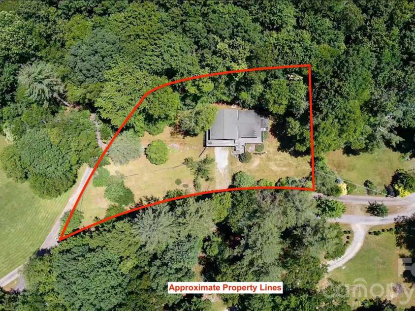 125 Hondah Boulevard, Brevard, NC 28712.  MLS# CAR4395240, YatesRealty ID 32363. 
