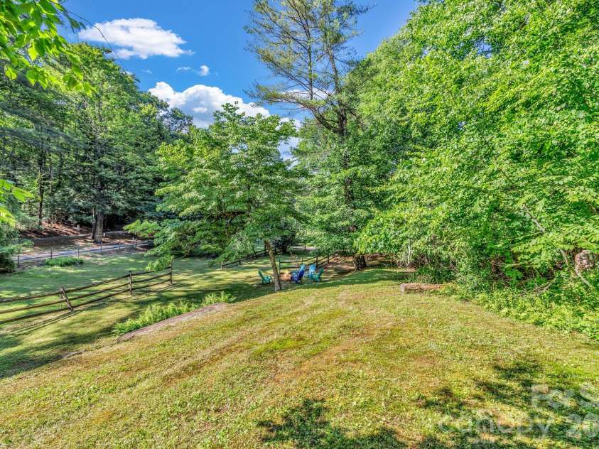 125 Hondah Boulevard, Brevard, NC 28712.  MLS# CAR4395240, YatesRealty ID 32363. 