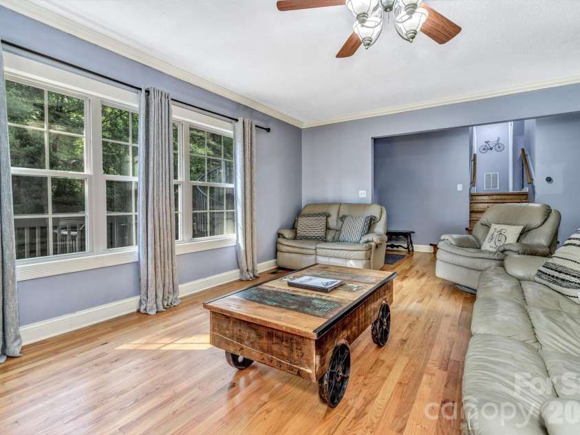 125 Hondah Boulevard, Brevard, NC 28712.  MLS# CAR4395240, YatesRealty ID 32363. 