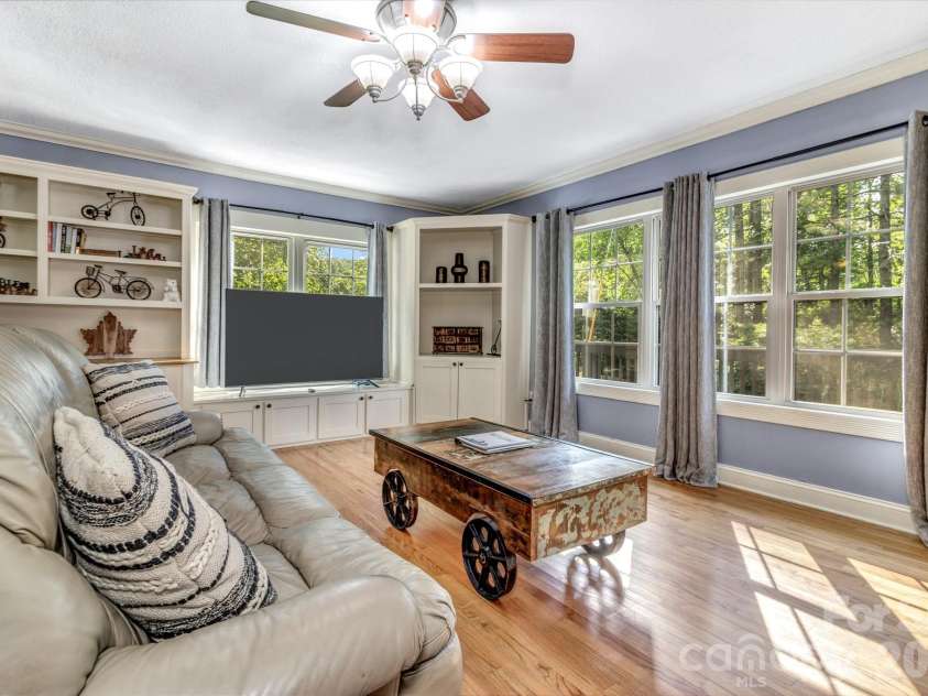 125 Hondah Boulevard, Brevard, NC 28712.  MLS# CAR4395240, YatesRealty ID 32363. 
