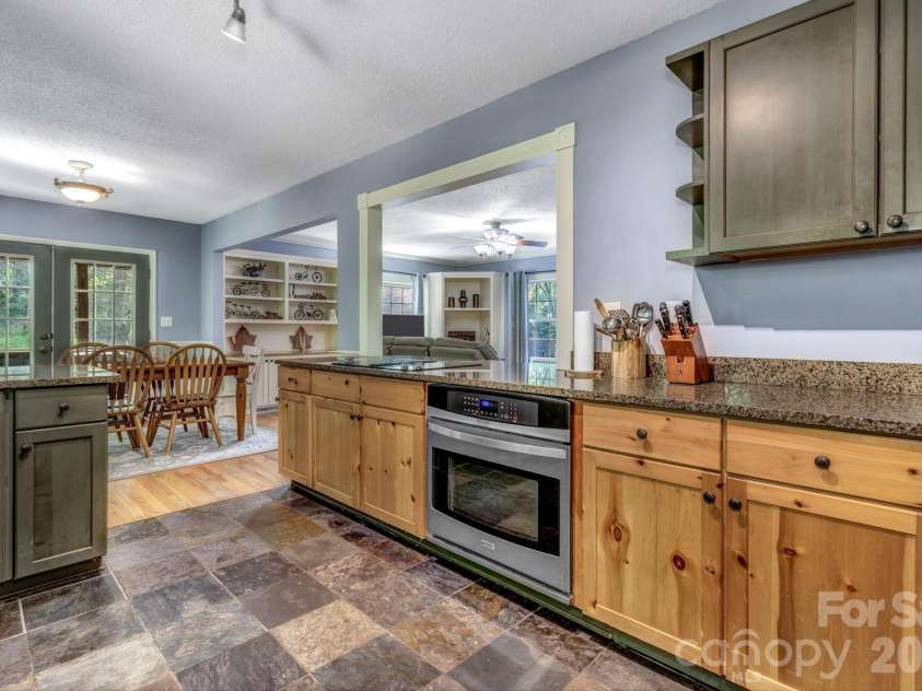 125 Hondah Boulevard, Brevard, NC 28712.  MLS# CAR4395240, YatesRealty ID 32363. 