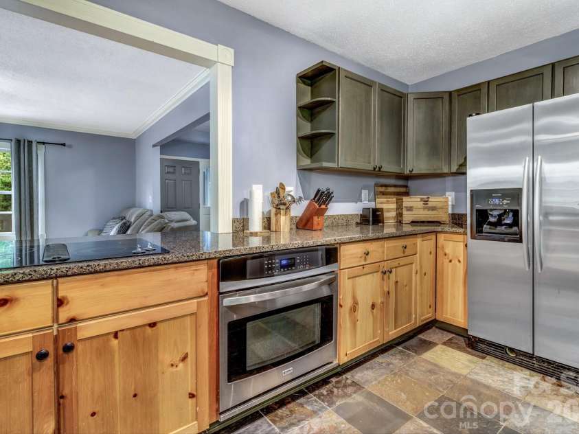 125 Hondah Boulevard, Brevard, NC 28712.  MLS# CAR4395240, YatesRealty ID 32363. 