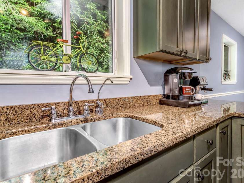 125 Hondah Boulevard, Brevard, NC 28712.  MLS# CAR4395240, YatesRealty ID 32363. 