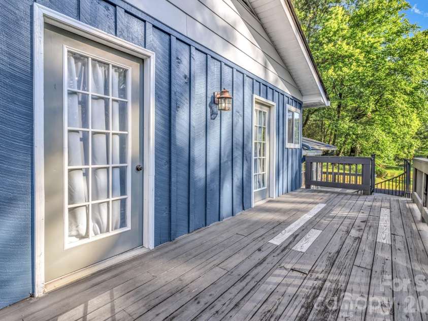 125 Hondah Boulevard, Brevard, NC 28712.  MLS# CAR4395240, YatesRealty ID 32363. 
