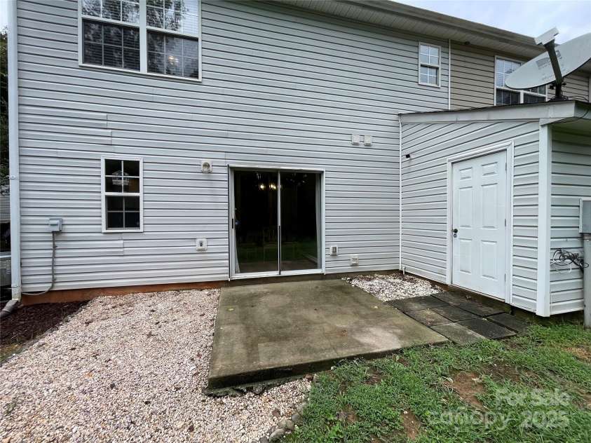435 Scarlett Lane, Fort Mill, SC 29715.  MLS# CAR4290801, YatesRealty ID 32363. Back patio