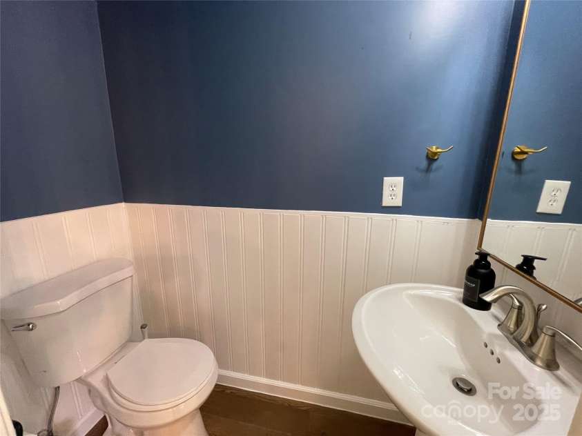 435 Scarlett Lane, Fort Mill, SC 29715.  MLS# CAR4290801, YatesRealty ID 32363. Guest powder room