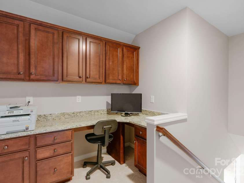 10604 Waxhaw Manor Drive, Waxhaw, NC 28173.  MLS# CAR4287173, YatesRealty ID 32364. 3rd floor desk