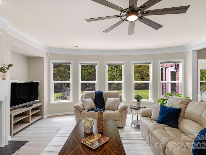 10604 Waxhaw Manor Drive, Waxhaw, NC 28173.  MLS# CAR4287173, YatesRealty ID 32364. Family room