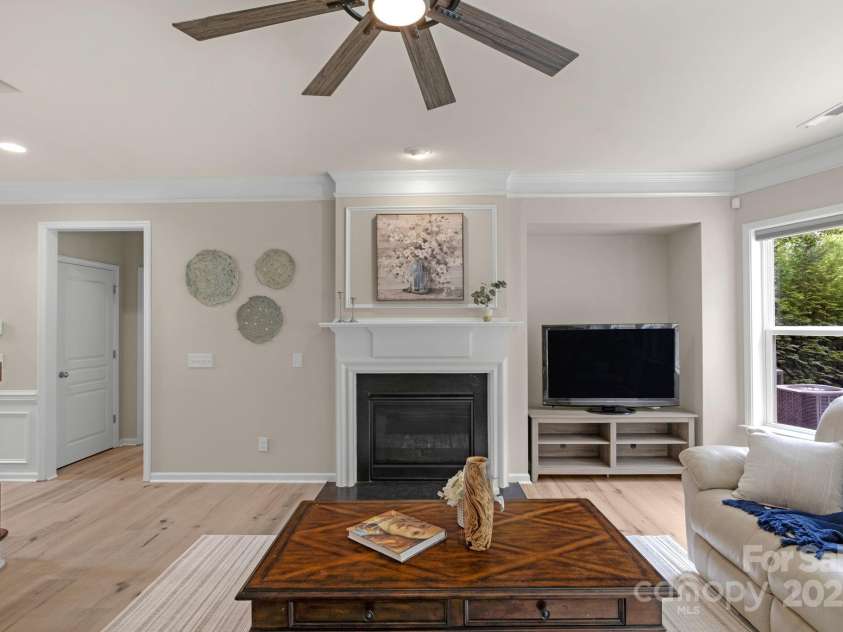 10604 Waxhaw Manor Drive, Waxhaw, NC 28173.  MLS# CAR4287173, YatesRealty ID 32364. Family room