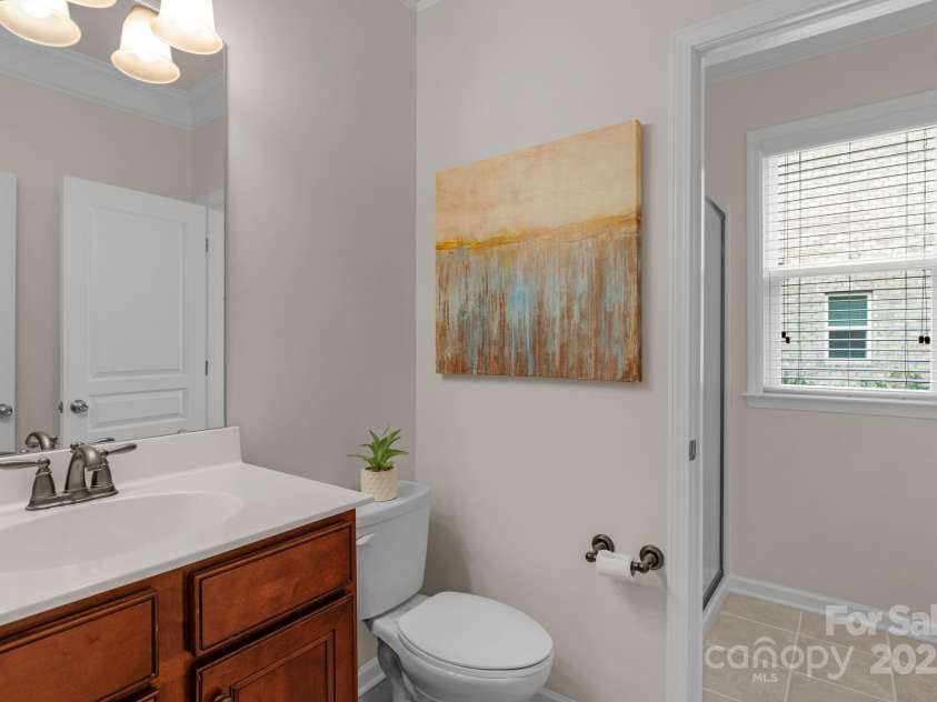 10604 Waxhaw Manor Drive, Waxhaw, NC 28173.  MLS# CAR4287173, YatesRealty ID 32364. Guest Room Bathroom
