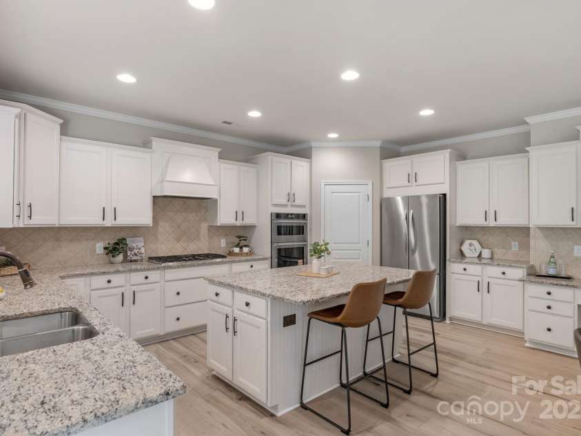 10604 Waxhaw Manor Drive, Waxhaw, NC 28173.  MLS# CAR4287173, YatesRealty ID 32364. Kitchen