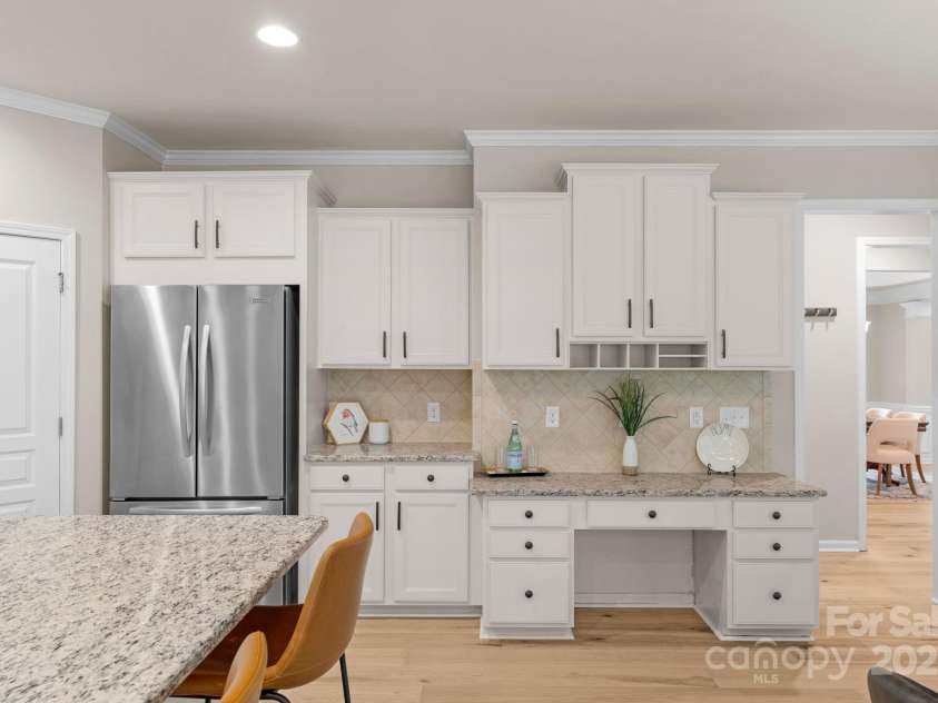 10604 Waxhaw Manor Drive, Waxhaw, NC 28173.  MLS# CAR4287173, YatesRealty ID 32364. Kitchen