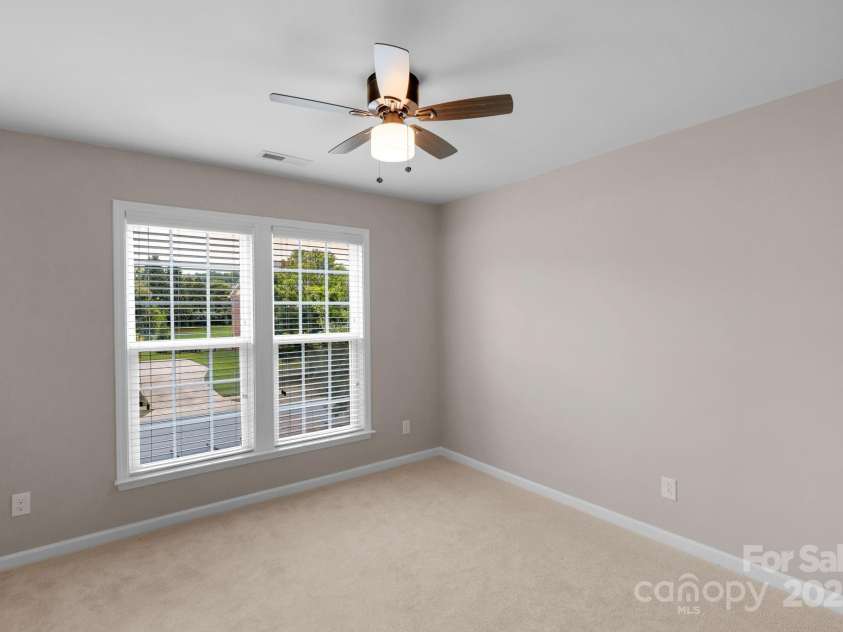 10604 Waxhaw Manor Drive, Waxhaw, NC 28173.  MLS# CAR4287173, YatesRealty ID 32364. Secondary Bathroom