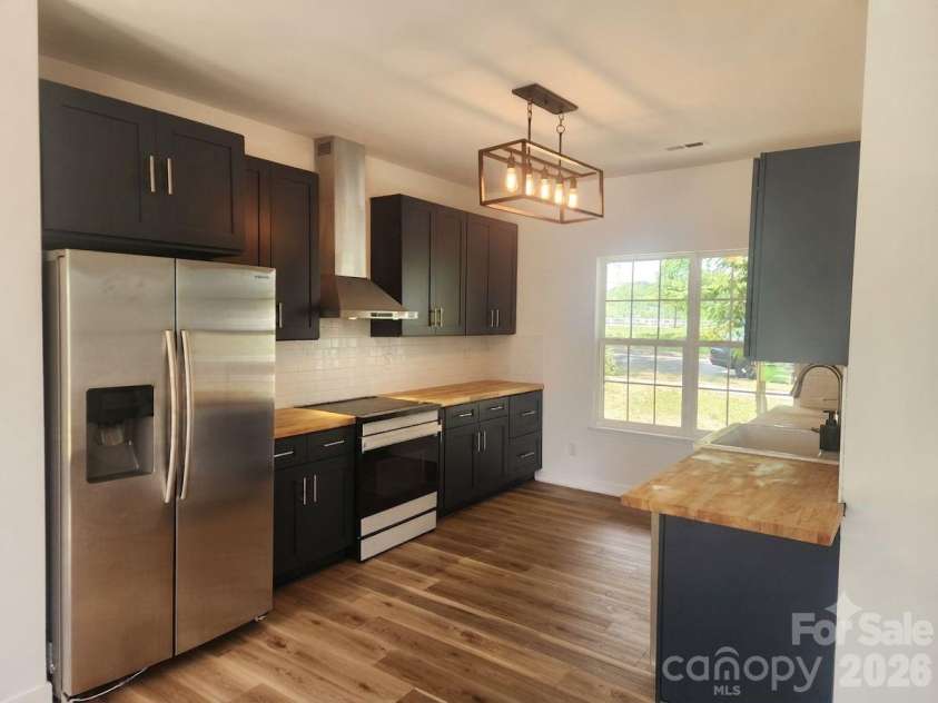 8804 Arrowhead Place Lane, Cornelius, NC 28031.  MLS# CAR4396773, YatesRealty ID 32364. 