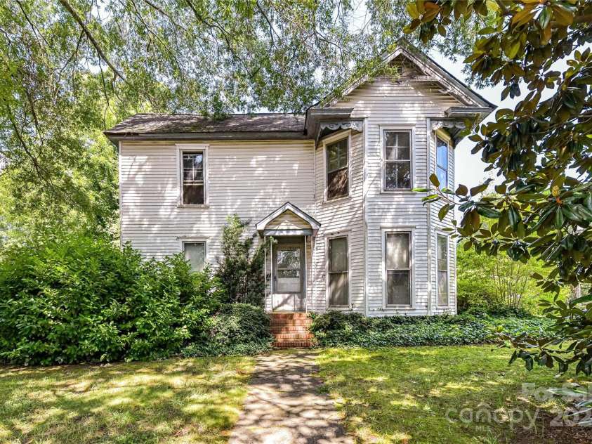 504 Potts Street, Davidson, NC 28036.  MLS# CAR4274445, YatesRealty ID 32365. Beautiful, level .645 acre parcel at the corner of Potts Street & Catawba Avenue in Davidson