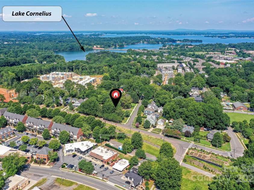 504 Potts Street, Davidson, NC 28036.  MLS# CAR4274445, YatesRealty ID 32365. Close proximity to the towns of Cornelius and Davidson