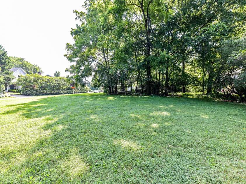 504 Potts Street, Davidson, NC 28036.  MLS# CAR4274445, YatesRealty ID 32365. Roughly 200 linear feet of open land footage facing on Catawba Avenue