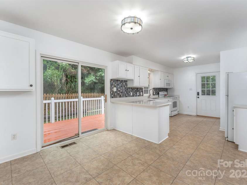34 East Street, Weaverville, NC 28787.  MLS# CAR4291627, YatesRealty ID 32366. 