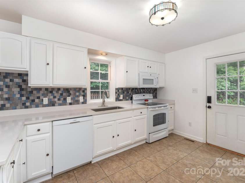 34 East Street, Weaverville, NC 28787.  MLS# CAR4291627, YatesRealty ID 32366. 