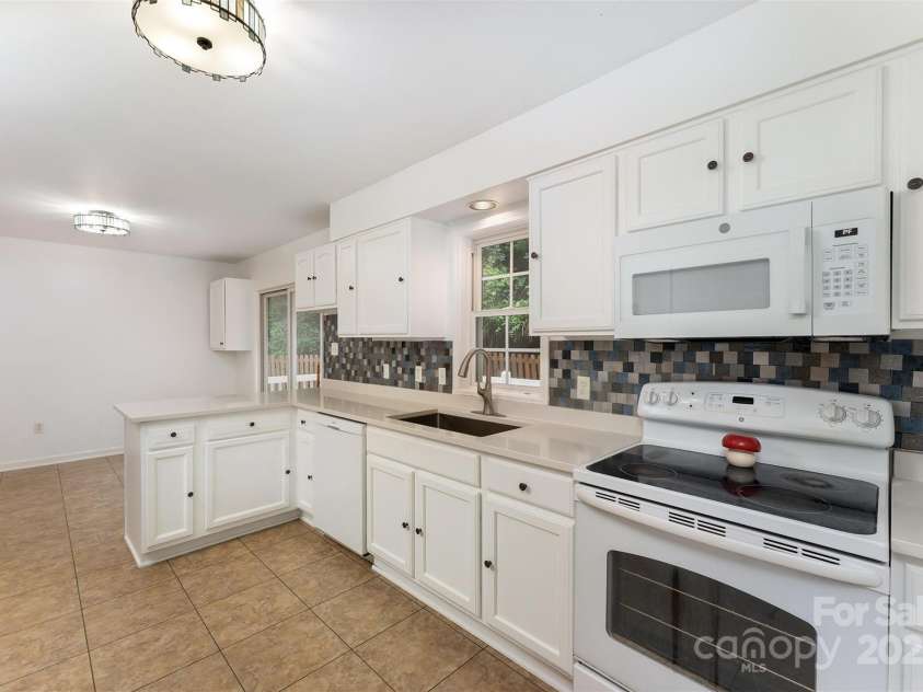 34 East Street, Weaverville, NC 28787.  MLS# CAR4291627, YatesRealty ID 32366. 