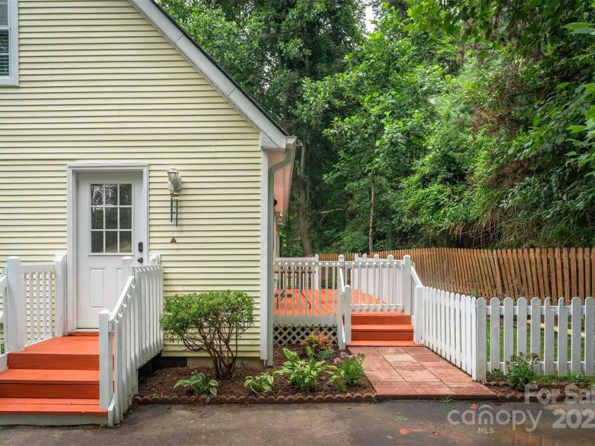 34 East Street, Weaverville, NC 28787.  MLS# CAR4291627, YatesRealty ID 32366. 
