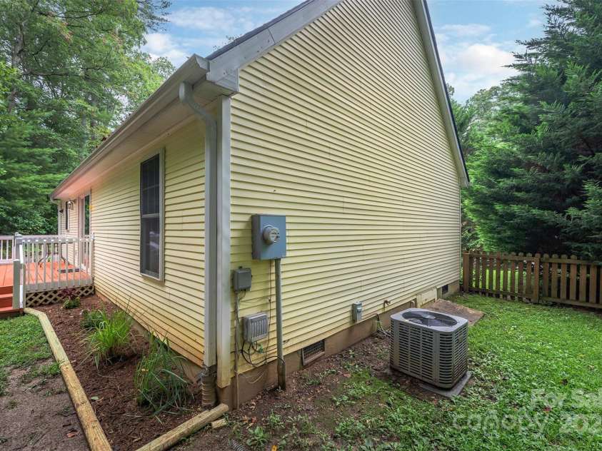 34 East Street, Weaverville, NC 28787.  MLS# CAR4291627, YatesRealty ID 32366. 
