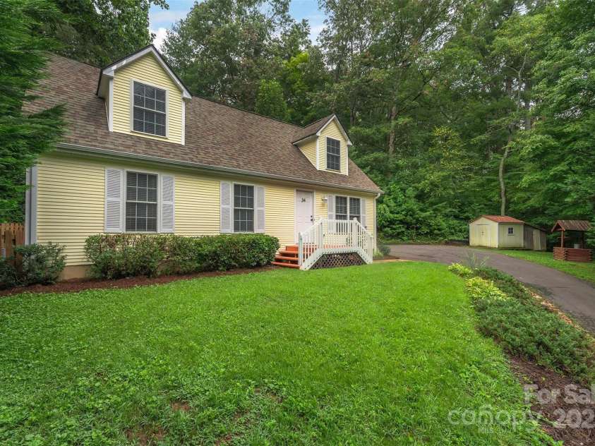 34 East Street, Weaverville, NC 28787.  MLS# CAR4291627, YatesRealty ID 32366. 