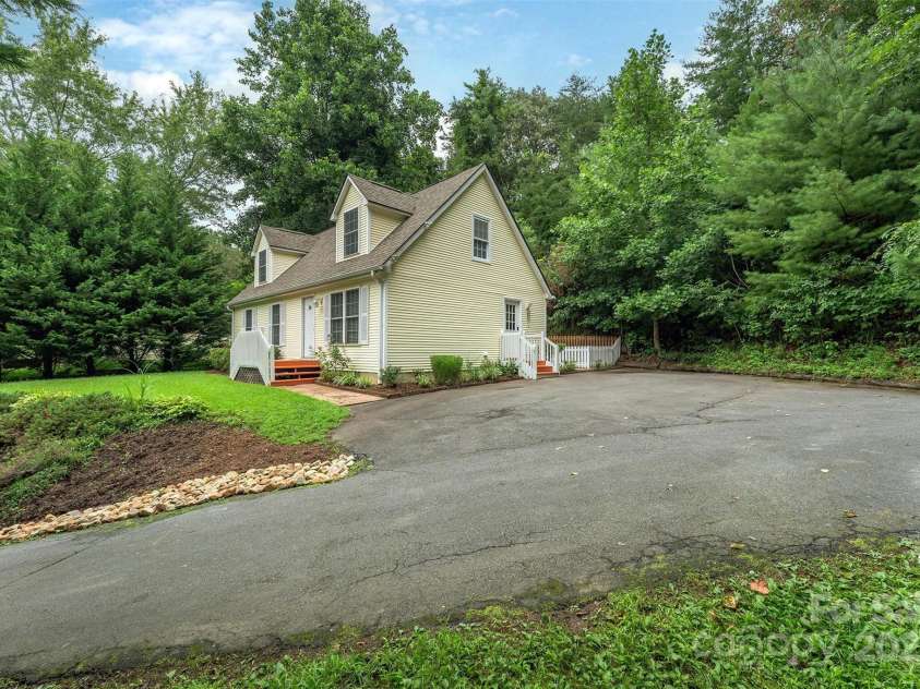 34 East Street, Weaverville, NC 28787.  MLS# CAR4291627, YatesRealty ID 32366. 