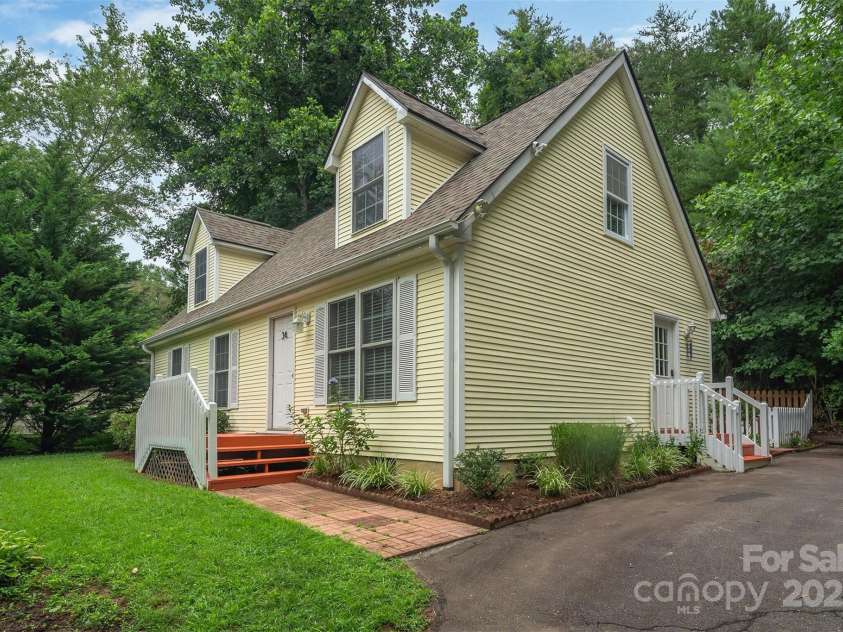 34 East Street, Weaverville, NC 28787.  MLS# CAR4291627, YatesRealty ID 32366. 