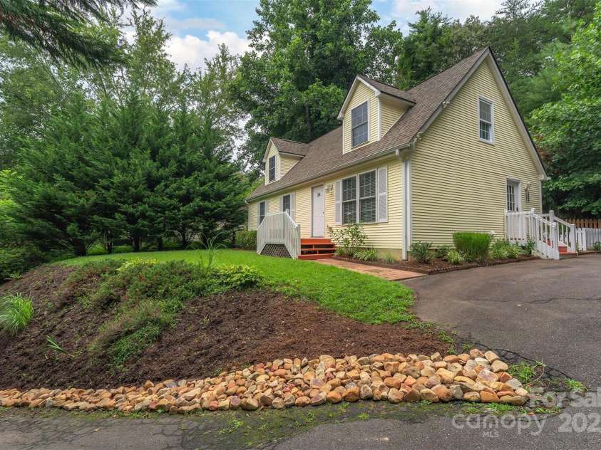 34 East Street, Weaverville, NC 28787.  MLS# CAR4291627, YatesRealty ID 32366. 