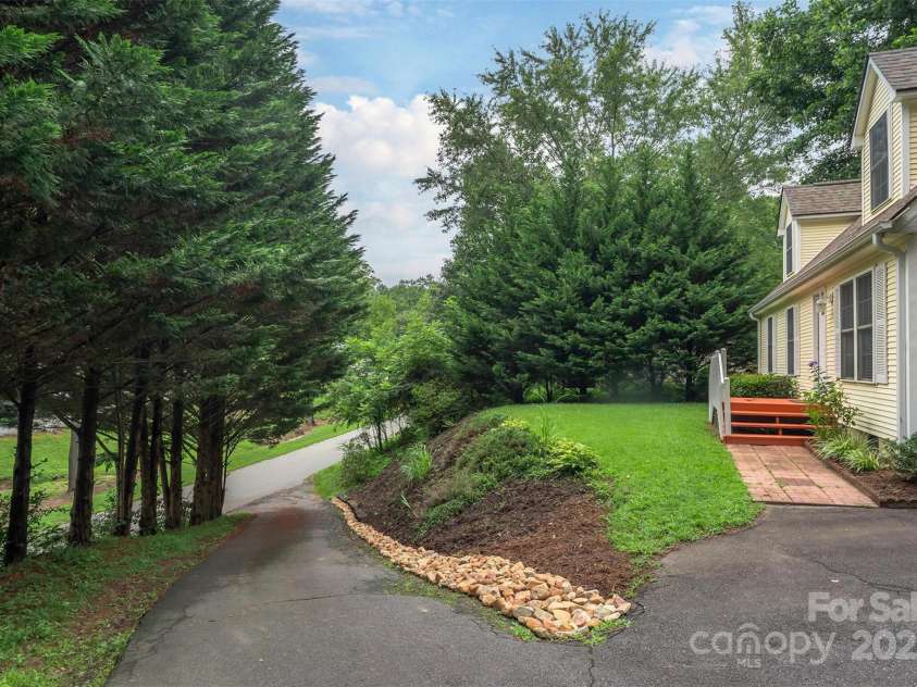 34 East Street, Weaverville, NC 28787.  MLS# CAR4291627, YatesRealty ID 32366. 