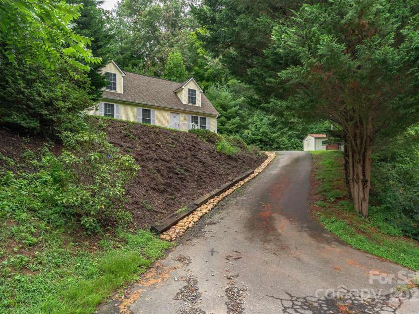 34 East Street, Weaverville, NC 28787.  MLS# CAR4291627, YatesRealty ID 32366. 