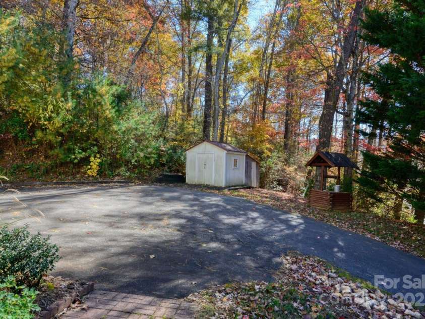 34 East Street, Weaverville, NC 28787.  MLS# CAR4318951, YatesRealty ID 32366. 