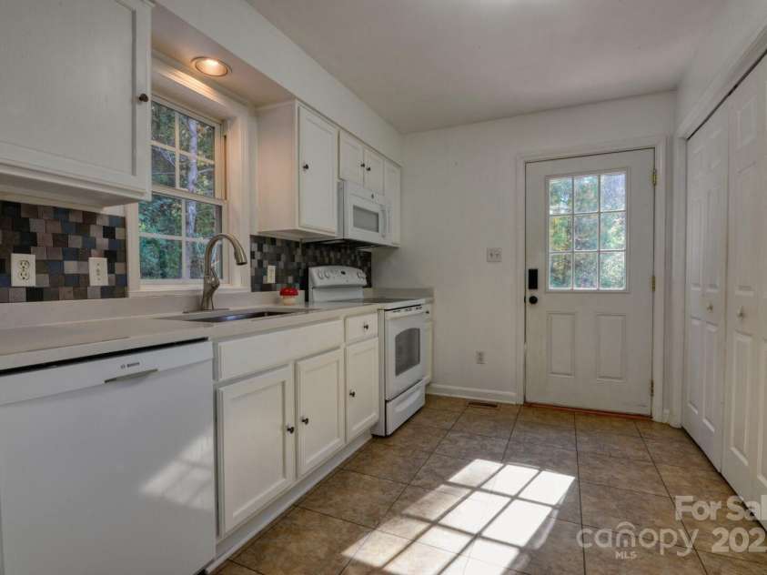 34 East Street, Weaverville, NC 28787.  MLS# CAR4318951, YatesRealty ID 32366. 