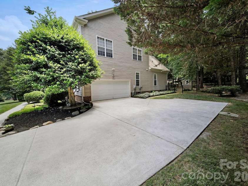 1512 Calvin Hal Road, Lake Wylie, SC 29710.  MLS# CAR4368347, YatesRealty ID 32367. 
