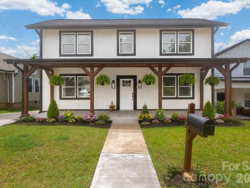 174 Tournament Drive, Concord, NC 28025.  MLS# CAR4385938, YatesRealty ID 32368. Flowers and ferns virtually staged