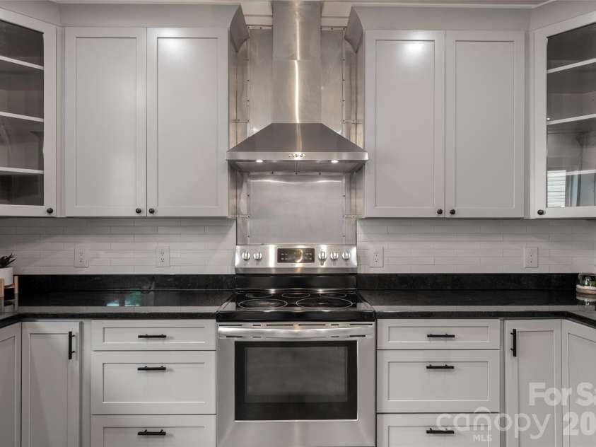 174 Tournament Drive, Concord, NC 28025.  MLS# CAR4385938, YatesRealty ID 32368. Kitchen