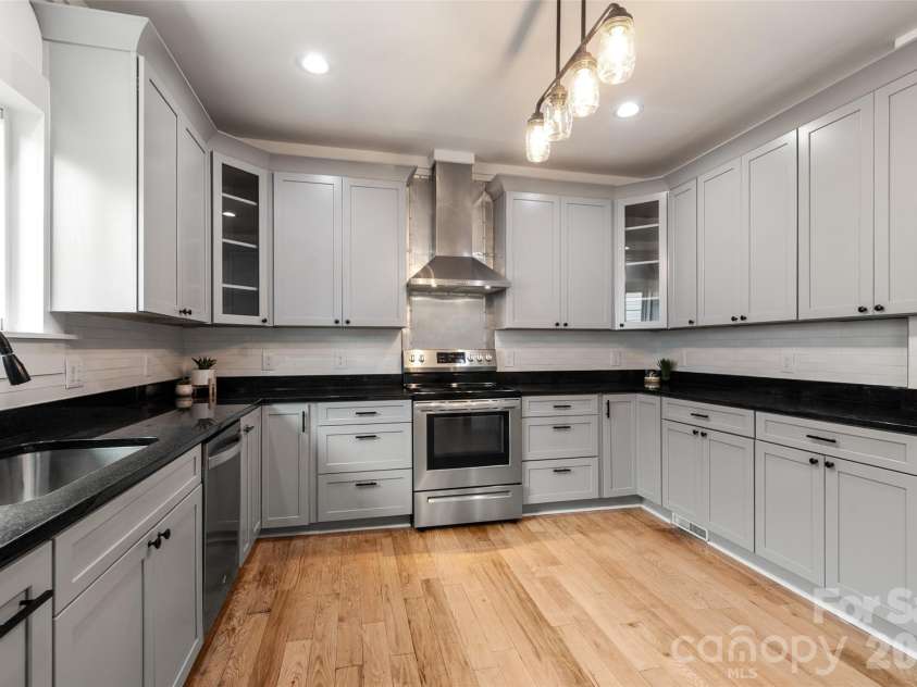 174 Tournament Drive, Concord, NC 28025.  MLS# CAR4385938, YatesRealty ID 32368. Oversize kitchen