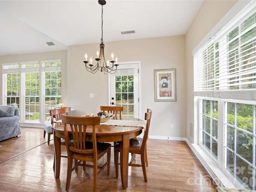 12440 Kane Alexander Drive, Huntersville, NC 28078.  MLS# CAR4390522, YatesRealty ID 32369. Kitchen seating