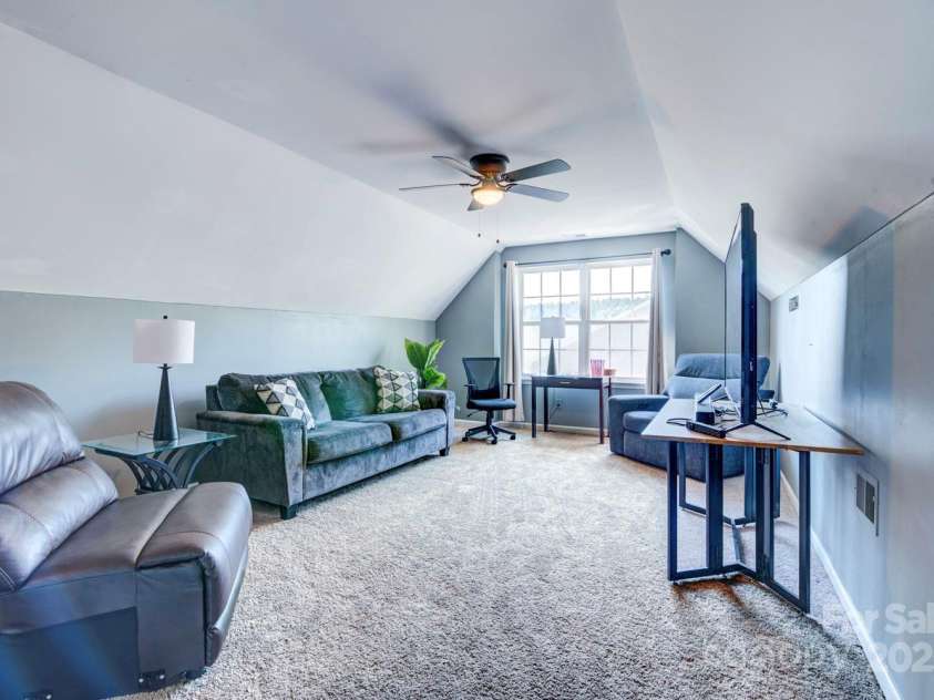 4436 Glenlea Commons Drive, Charlotte, NC 28216.  MLS# CAR4284623, YatesRealty ID 32369. 