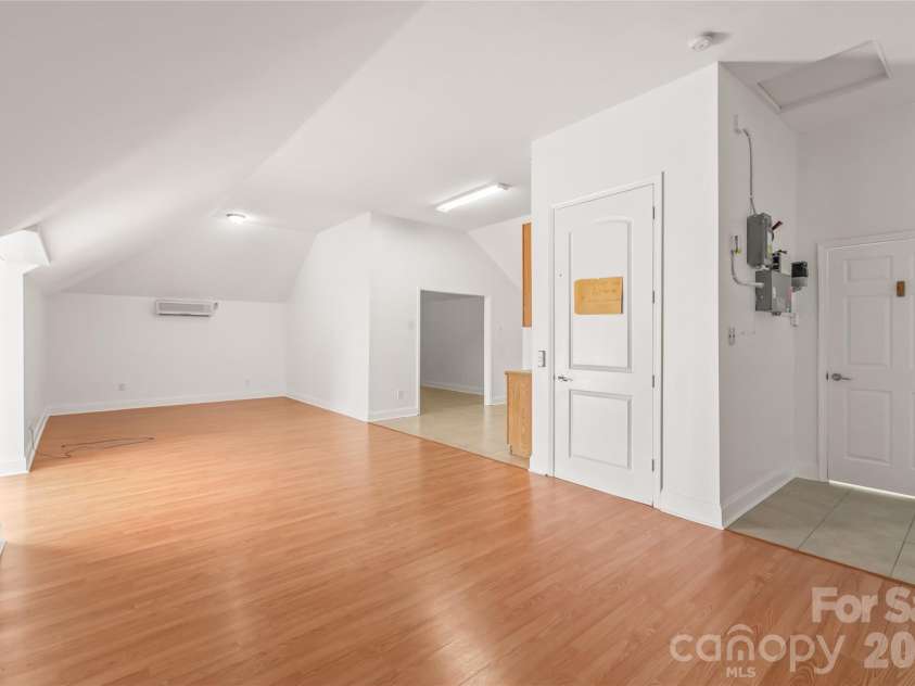 424 Rollingbrook Road, Kings Mountain, NC 28086.  MLS# CAR4318684, YatesRealty ID 3237. Apartment style studio located on the 2nd floor