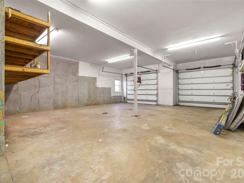 424 Rollingbrook Road, Kings Mountain, NC 28086.  MLS# CAR4318684, YatesRealty ID 3237. Basement level 2-bay garage with elevated ceiling.  Steel I-beam supported