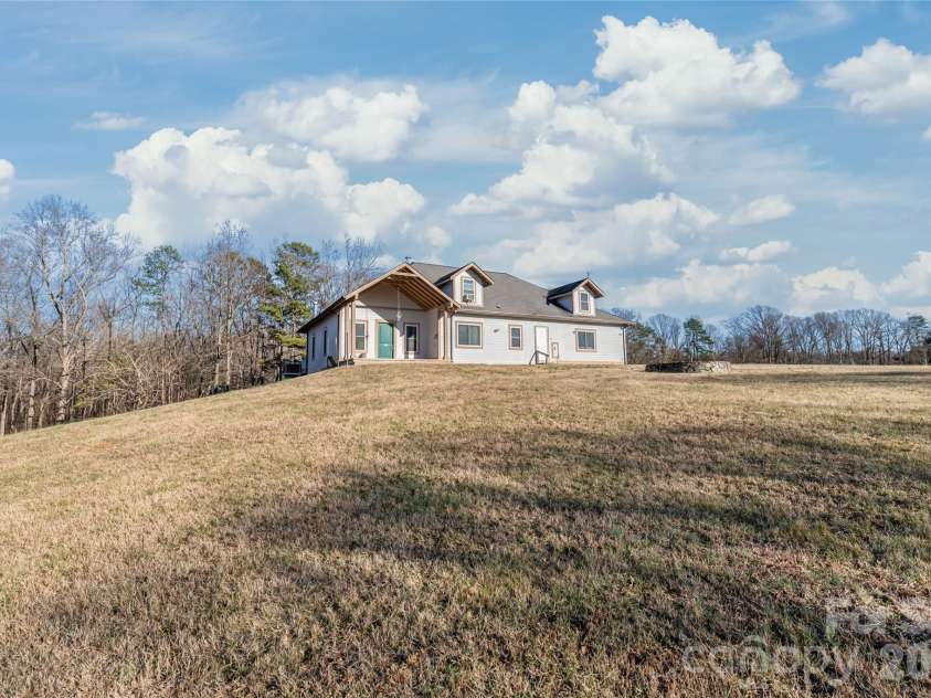 424 Rollingbrook Road, Kings Mountain, NC 28086.  MLS# CAR4318684, YatesRealty ID 3237. Custom-built home featuring a welcoming covered front porch