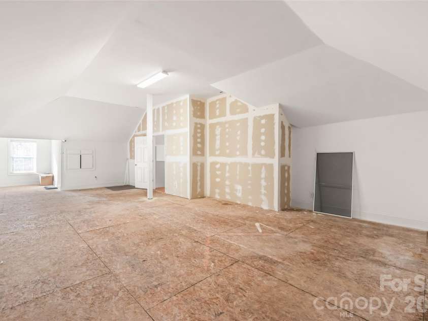 424 Rollingbrook Road, Kings Mountain, NC 28086.  MLS# CAR4318684, YatesRealty ID 3237. Large unfinished area.  Great for a potential additional bedroom / flex space