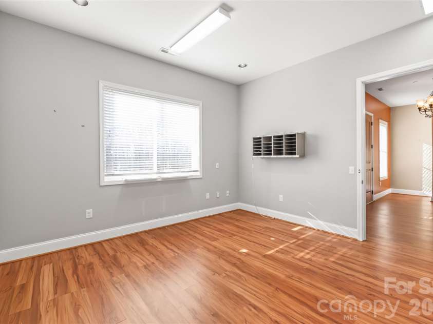 424 Rollingbrook Road, Kings Mountain, NC 28086.  MLS# CAR4318684, YatesRealty ID 3237. Office / Flex Space located off of main entry
