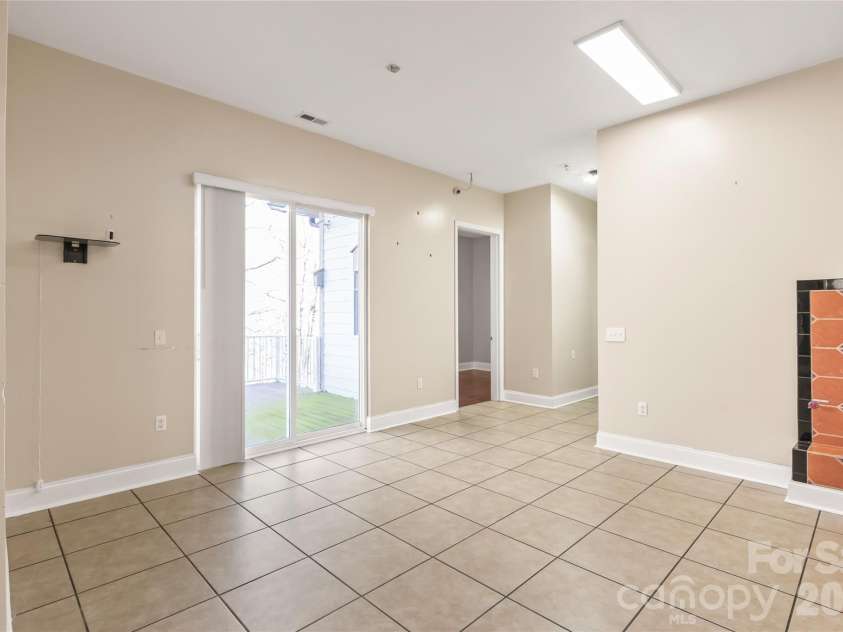 424 Rollingbrook Road, Kings Mountain, NC 28086.  MLS# CAR4318684, YatesRealty ID 3237. Open dining area with tile flooring and sliding doors to exterior deck.