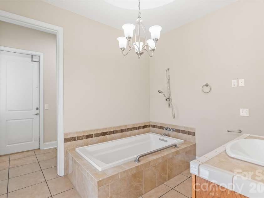 424 Rollingbrook Road, Kings Mountain, NC 28086.  MLS# CAR4318684, YatesRealty ID 3237. Primary bathroom featuring soaking tub, tile surround, and overhead lighting.